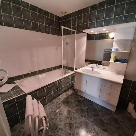 Champniers, 6 Pieces, 15 Personnes - Fr-1-653-54 Vakantiehuis Champniers (Charente)