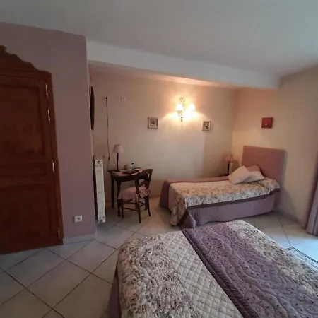 Champniers, 6 Pieces, 15 Personnes - Fr-1-653-54 Vakantiehuis Champniers (Charente)